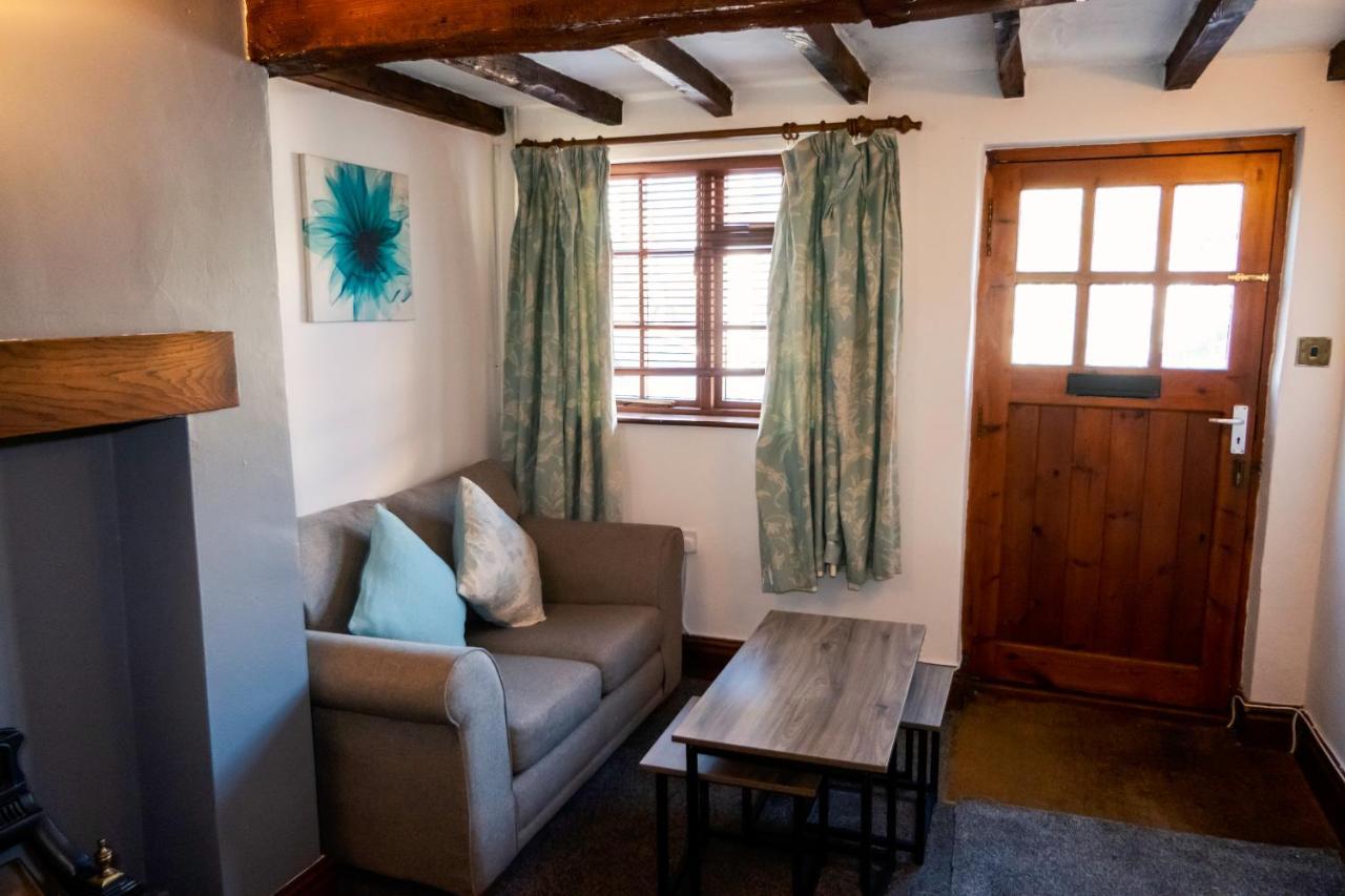 Agniti Cottage Derby Ngoại thất bức ảnh